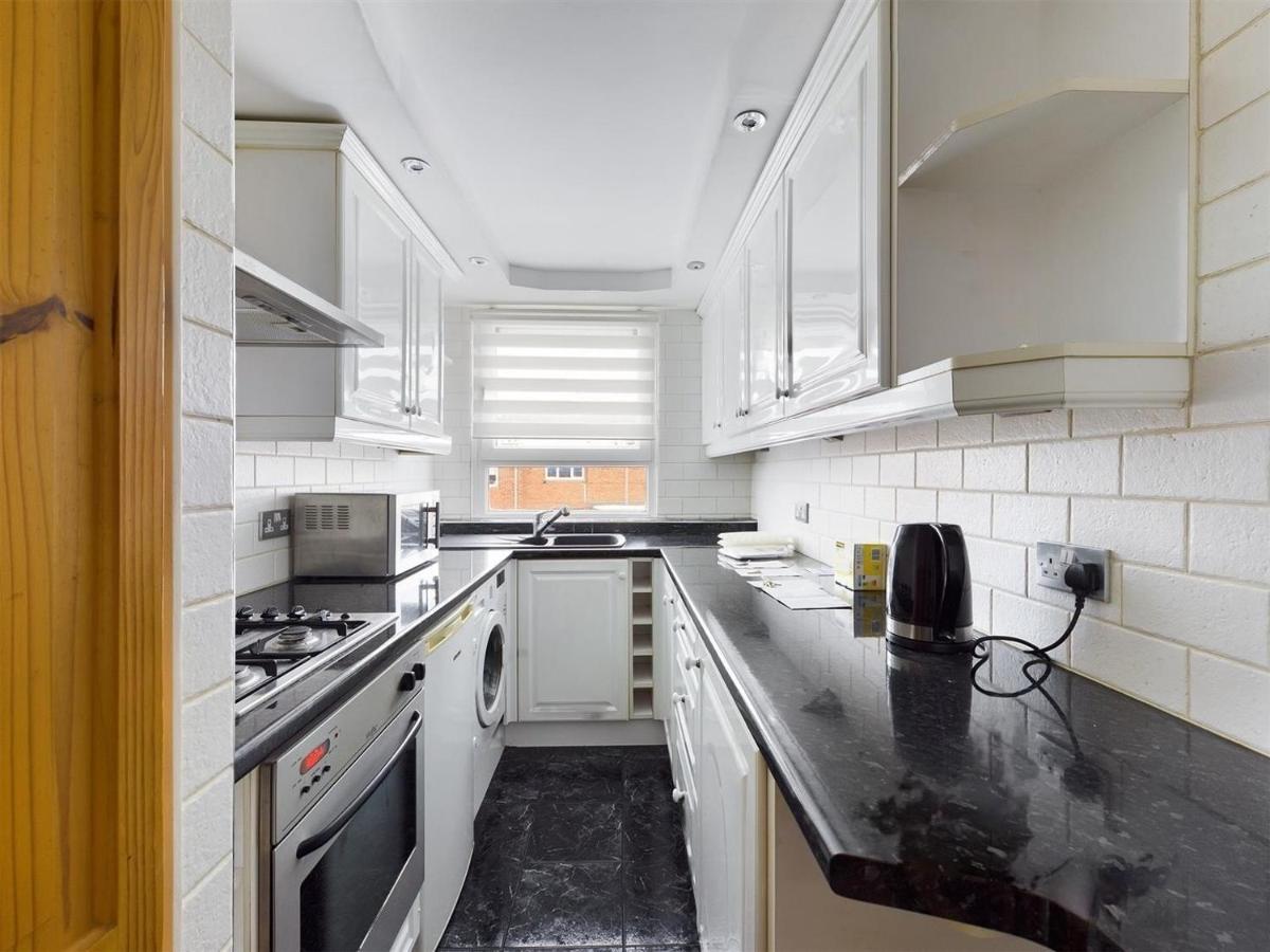 Parsonage Leys Apartment Harlow Exterior photo